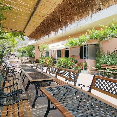 Oasis Hostel Himarë Exterior foto