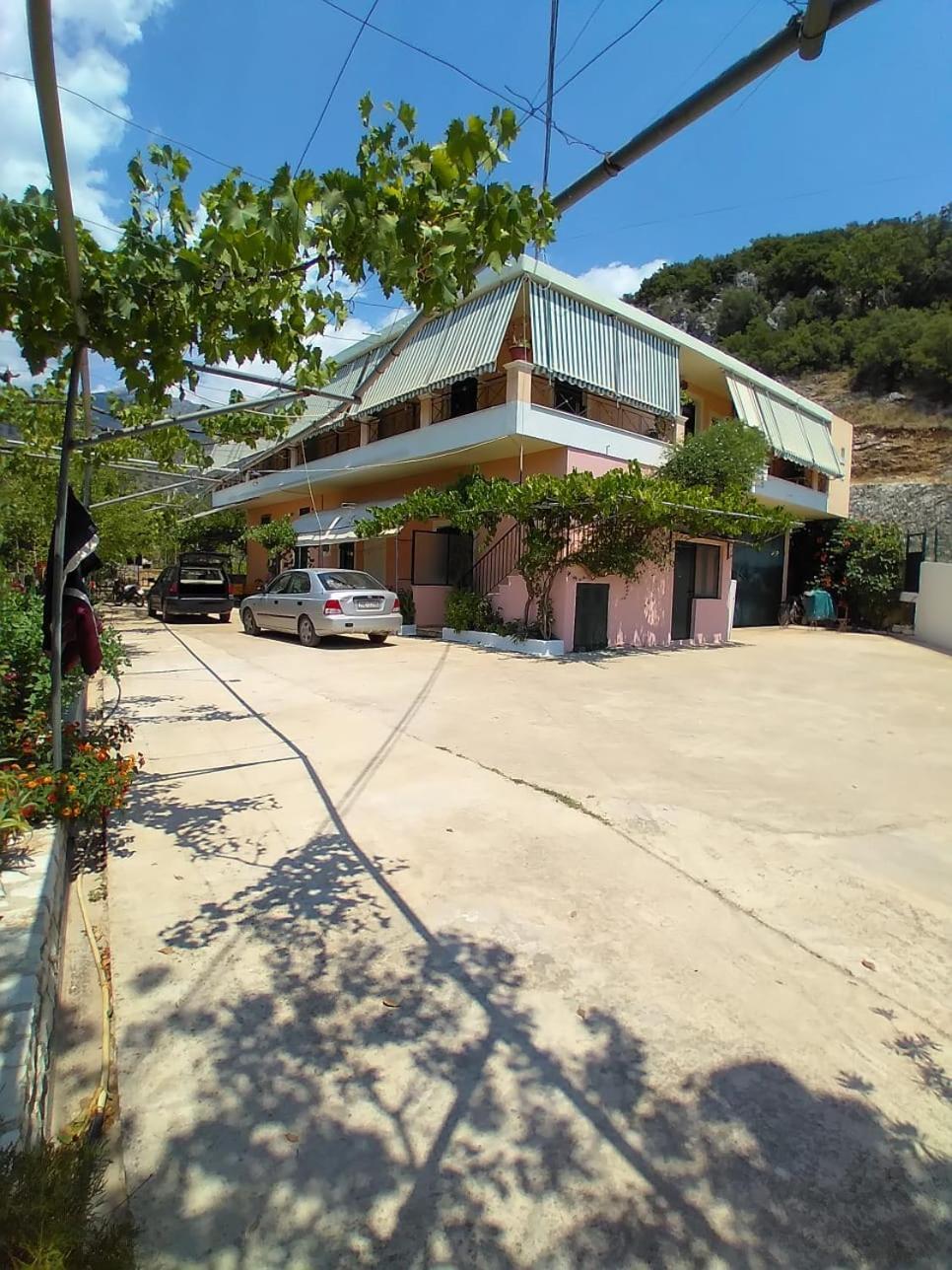 Oasis Hostel Himarë Exterior foto