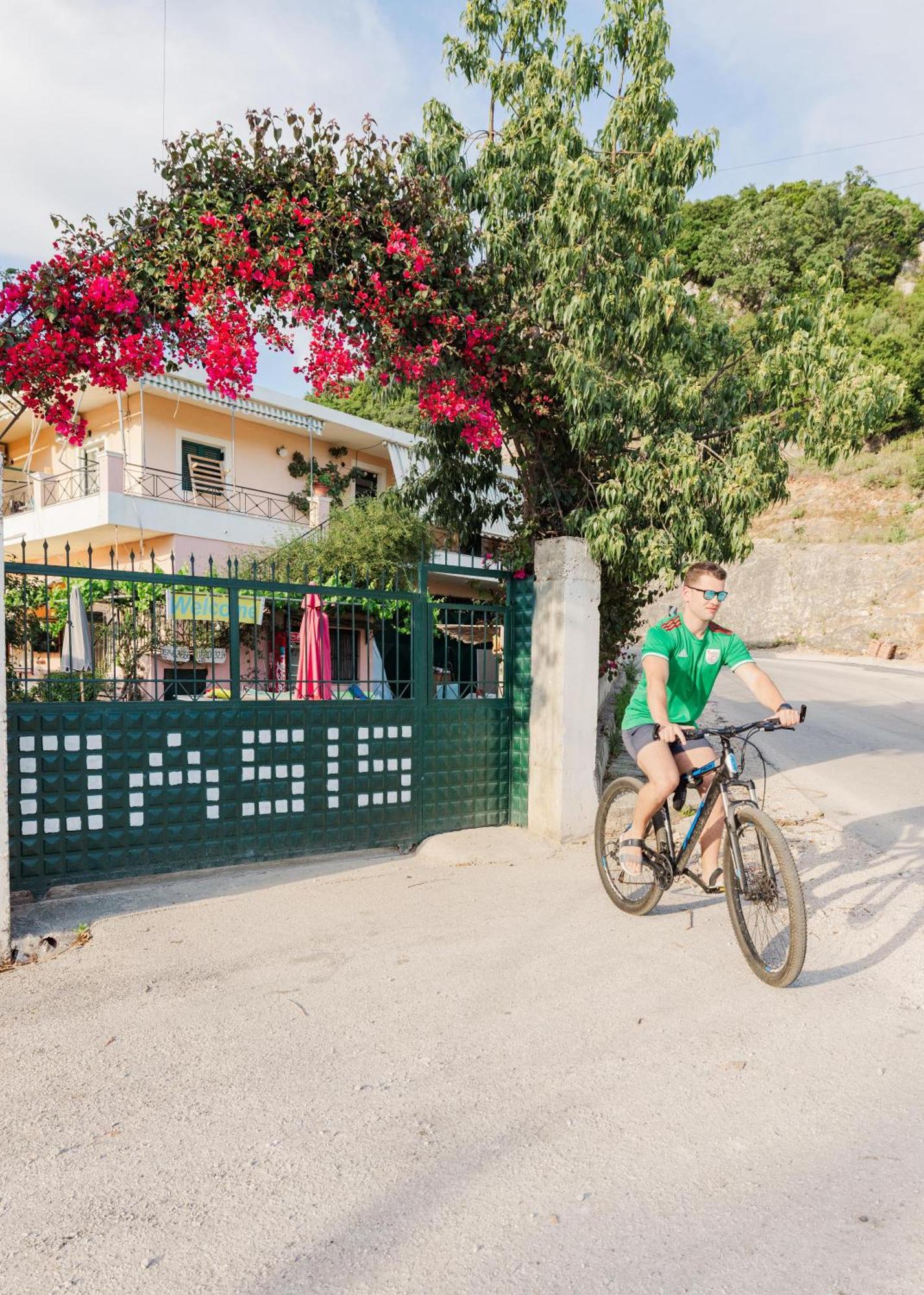 Oasis Hostel Himarë Exterior foto